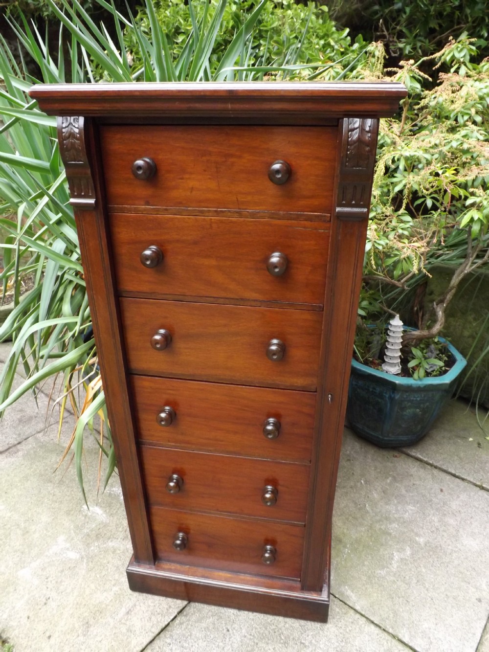 c19th victorian period mahogany 'wellington' type chest of drawers