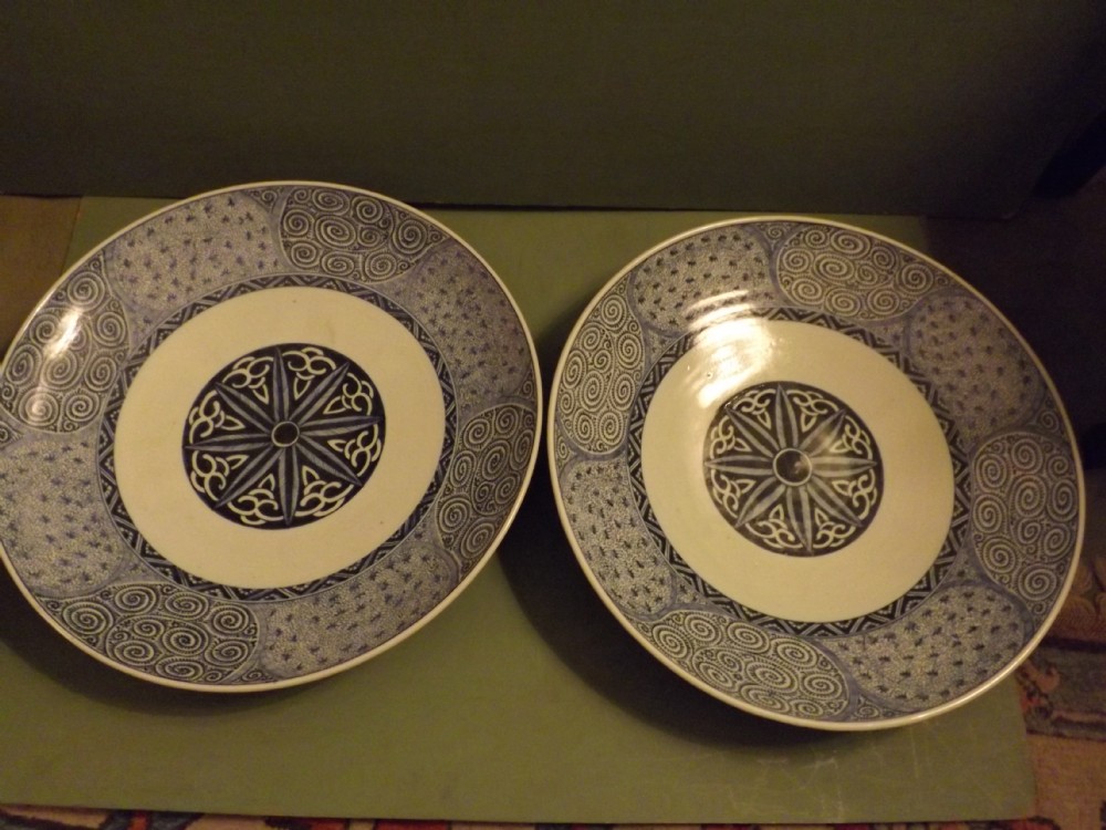 pair late c19th japanese blue and white porcelain chargers