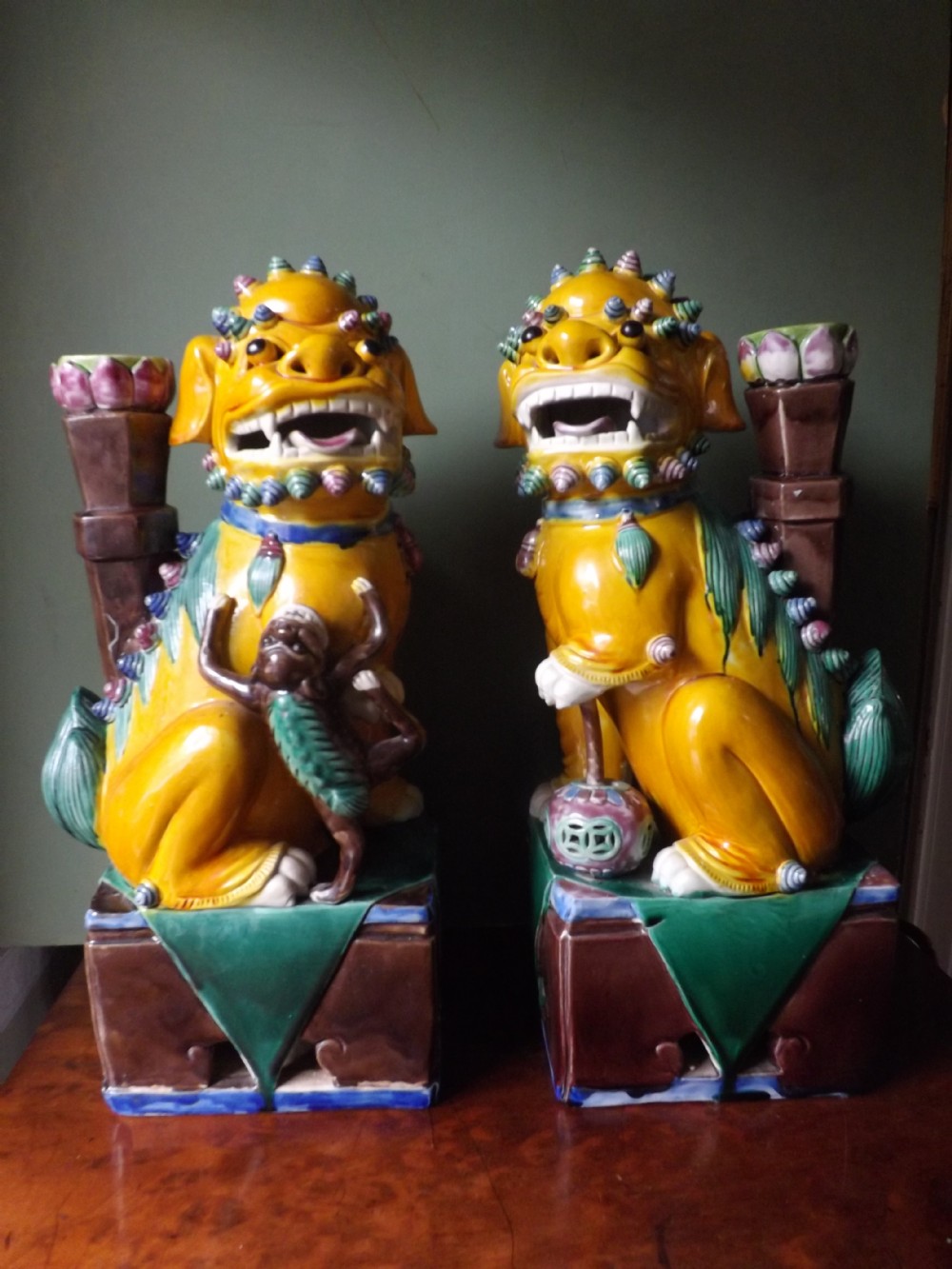 pair of early c20th chinese glazed pottery 'dogs of fo'