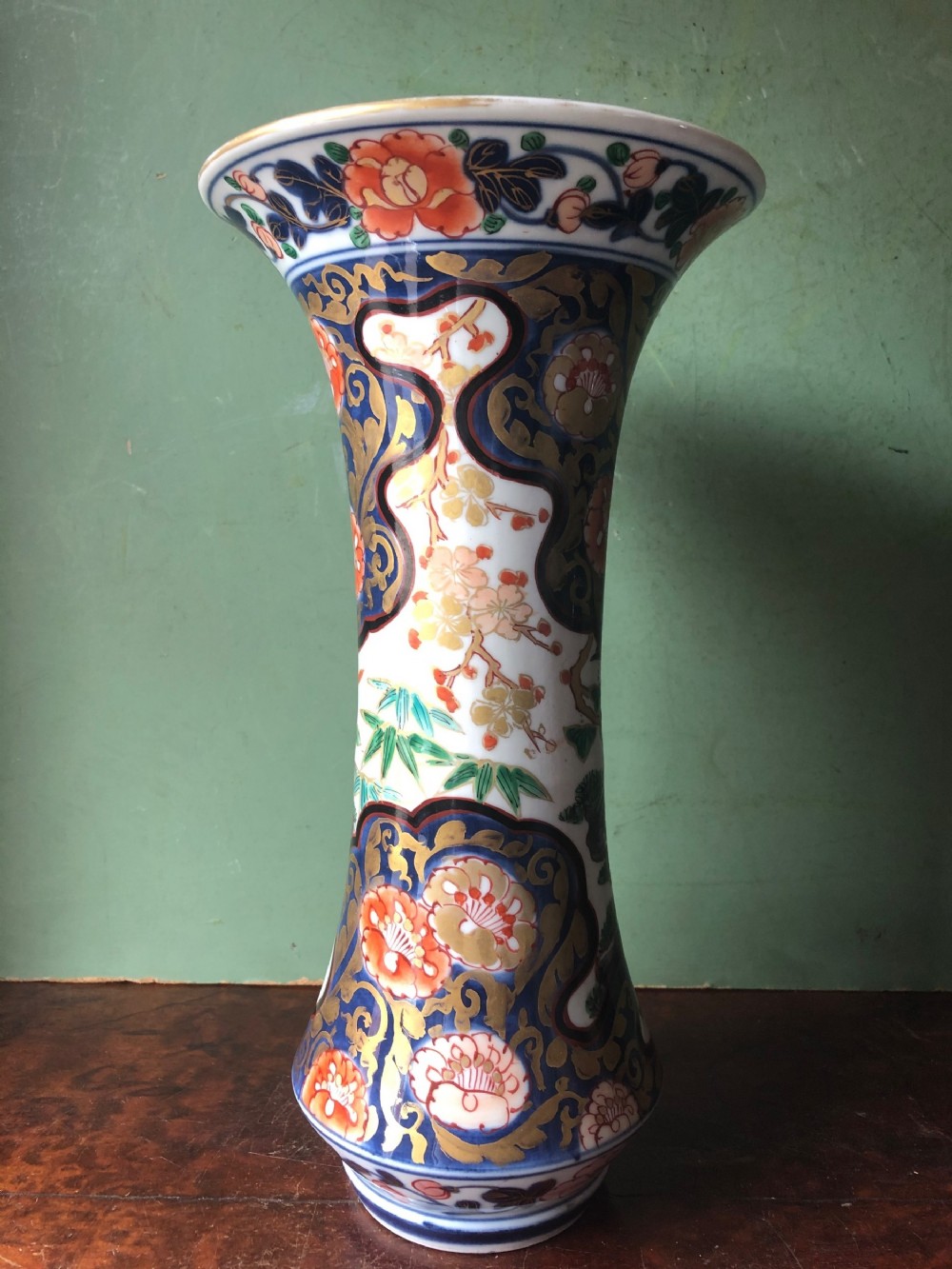 late c19th japanese porcelain vase decorated in the imari palette