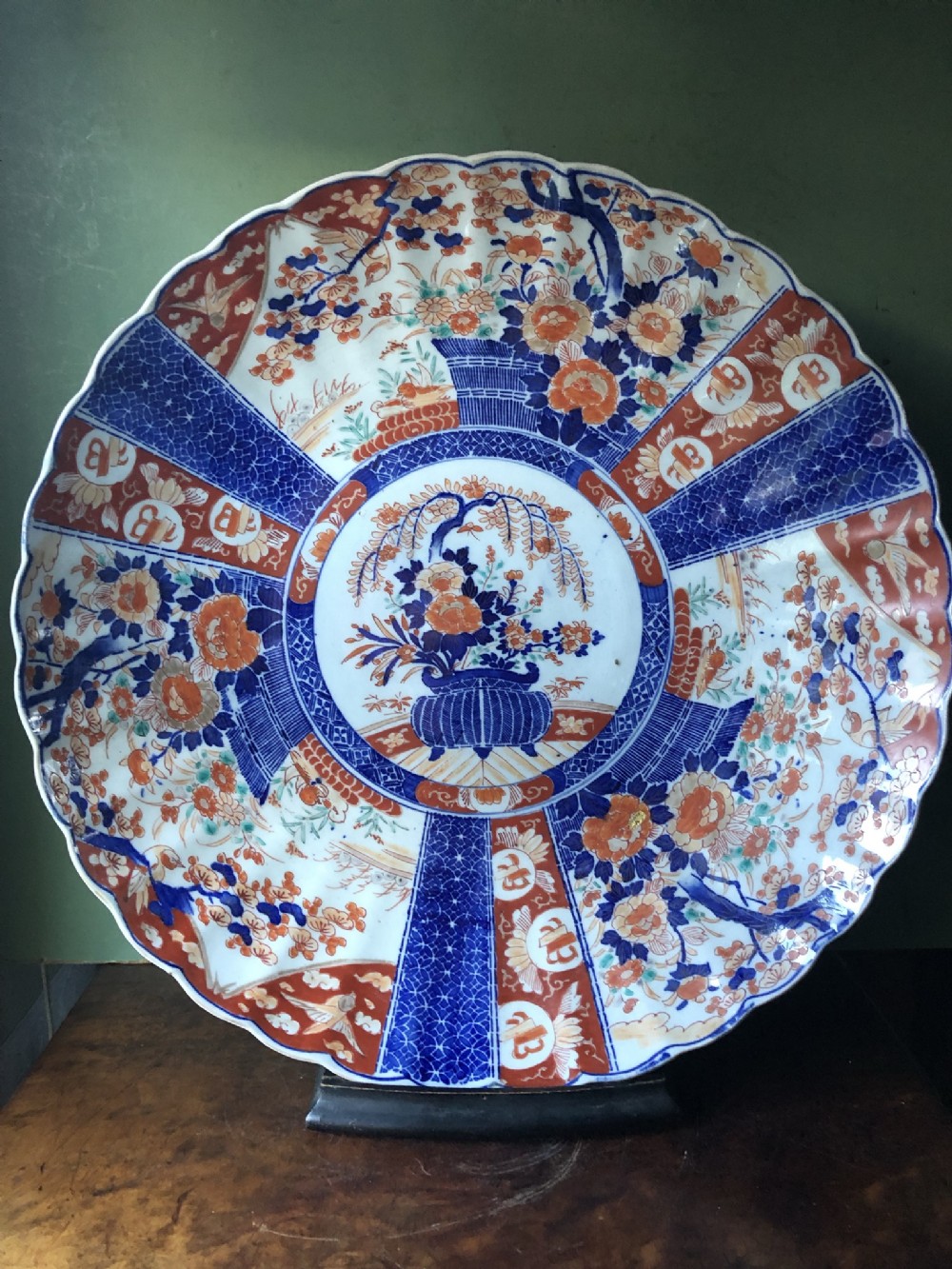 late c19th japanese meiji period porcelain charger decorated in the imari palette