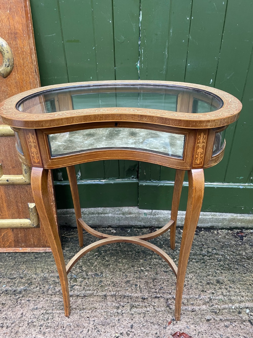 late c19th early c20th edwardian period inlaid mahogany kidneyshaped glazed bijouterie vitrine table