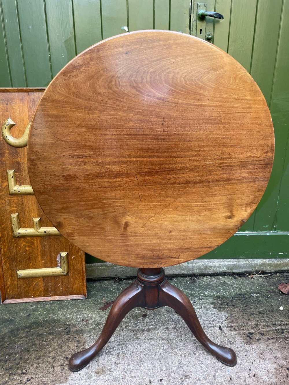 c18th george iii period mahogany circular top tripod base tea or occasional table