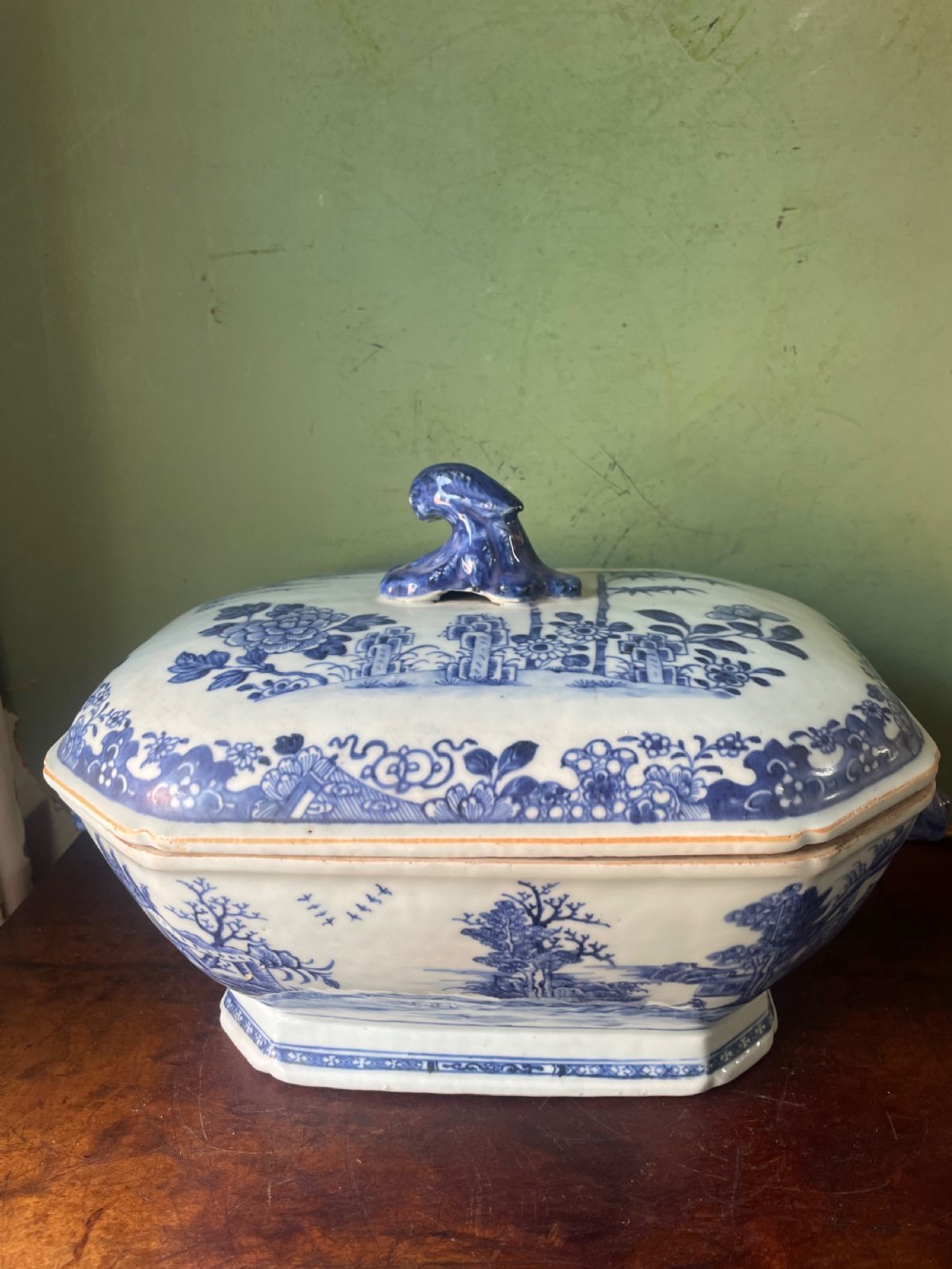 late c18th chinese qianlong period blue and white nankin export porcelain tureen