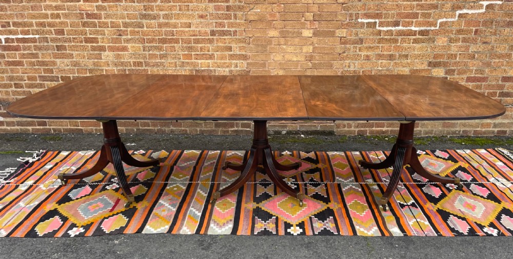 elegant early c19th george iii period mahogany 3pillar pedestal dining table of good scale and proportions